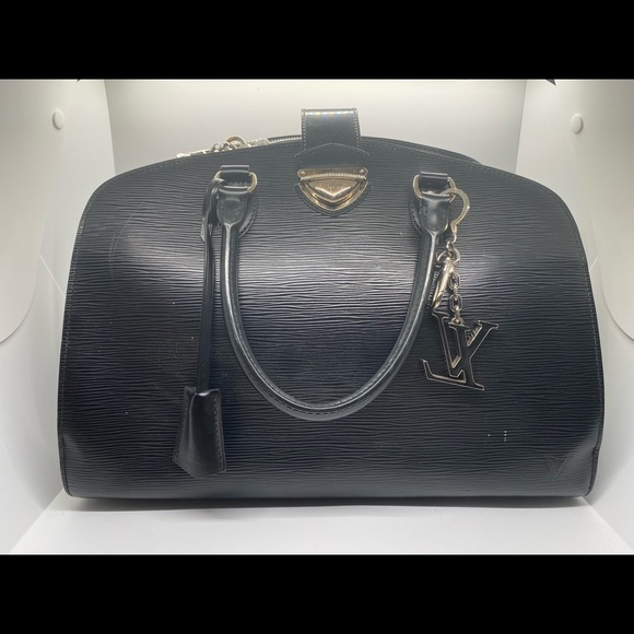 LOUIS VUITTON
Black Epi Leather Pont-Neuf GM Bag - Picture 3 of 7